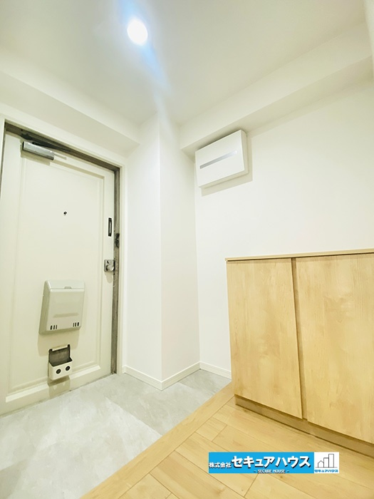 共和コーポラスの玄関|【玄関】
◆お家に出会う人々を迎える玄関だからこそ、広々清潔感あふれる空間にしたいものです。採光・通風にも配慮された設計で毎日明るい空間をキープします♪