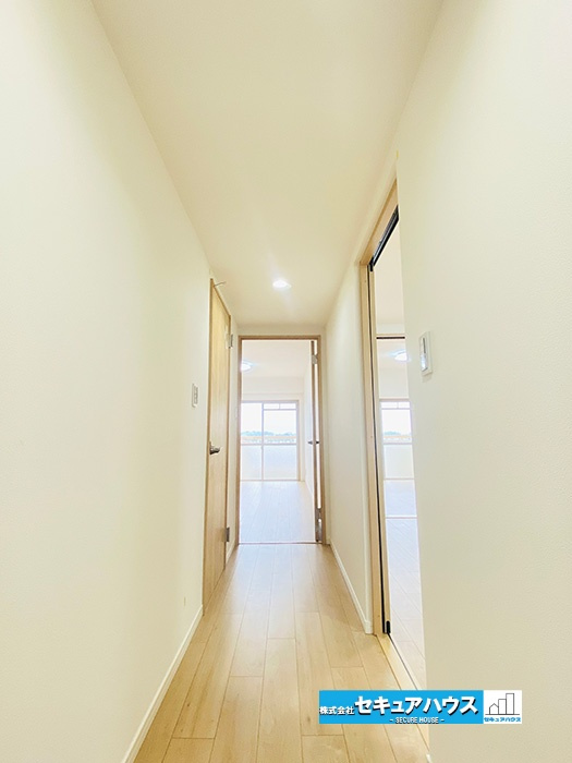 共和コーポラスの内装|【廊下】
すっきりとした廊下で、心地よく過ごすことができます。