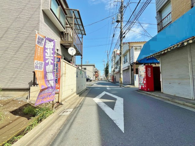 板橋区蓮沼町 限定1区画の前面道路含む現地写真|伸びやかな南西側6ｍ公道に面してます
陽当たり通風良好です
小中学校、保育園や幼稚園も近く子育てしやすい住環境
商業施設も近く毎日のお買い物も快適です♪