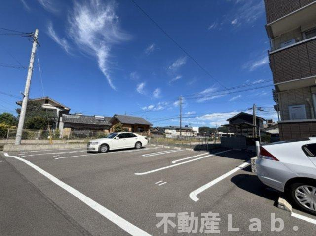 ベル・スリジエの駐車場