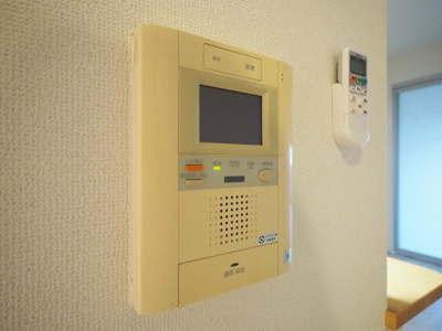 【セキュリティ】 | ルクレ阿波座レジデンス | モニター付きインターホンです