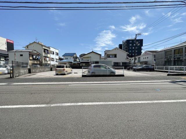 ネオクレメントの駐車場