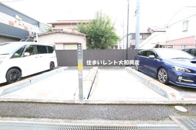 グレンツェント・ハイム相模大野の駐車場