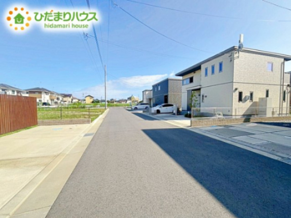 【前面道路含む現地写真】 | 水戸市米沢町　中古戸建 | 閑静な住宅地なので、幹線道路や大通りに面していないので大型車が通ることが少なく静かです。