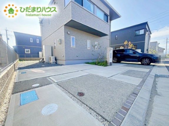 【駐車場】 | 水戸市米沢町　中古戸建 | カースペースを3台完備しているため、スペースを多目的に活用できます。また、車の増車や買い替えにも対応しやすいです。