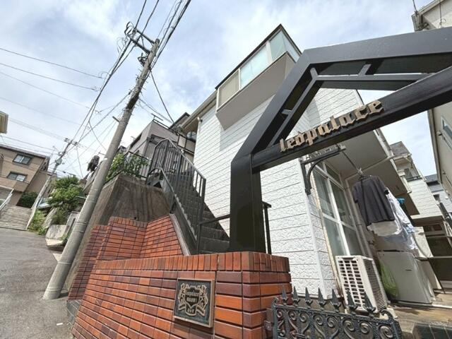 横浜市神奈川区栗田谷のアパートの画像