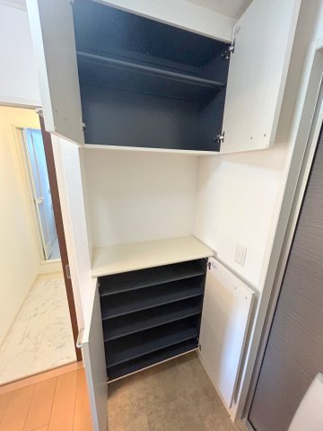 グランドゥール南大泉の玄関