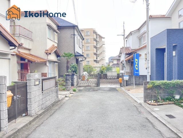明石市魚住町西岡　中古戸建の前面道路含む現地写真|【ホームページに現地動画掲載中】●年中無休：当日予約可●前面道路は東側幅員約4.2ｍです！