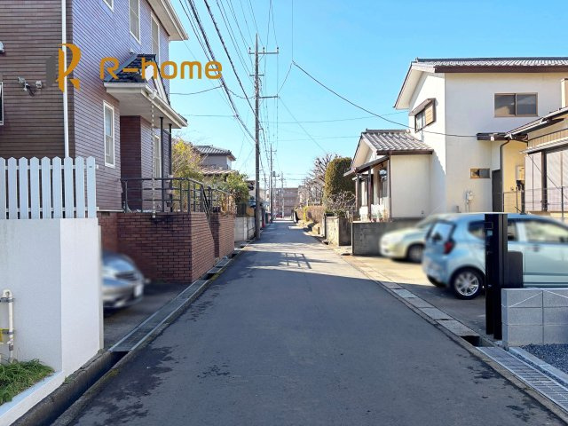 牛久市南16期　新築戸建て　1号棟の前面道路含む現地写真|『今から見たい！』大歓迎です♪
お気軽にＲ－ｈomeまでお問い合わせください。