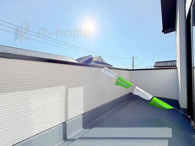 牛久市南16期　新築戸建て　1号棟のバルコニー|お布団やラグなどの大きな物も干しやすい広々としたバルコニー！