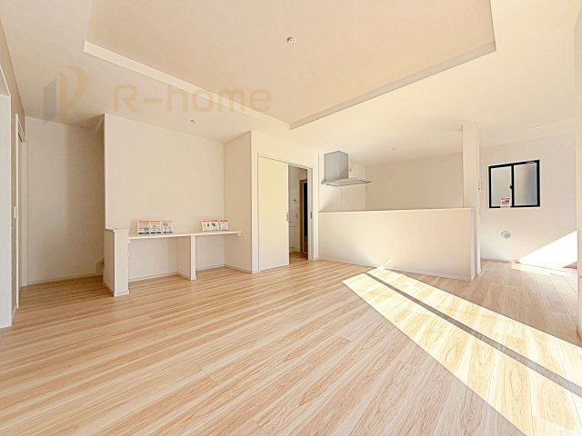 牛久市南16期　新築戸建て　1号棟の居間・リビング|広々としたLDK♪充分な広さがあり、ご家族でインテリアのレイアウトを考えるのも楽しみですね！