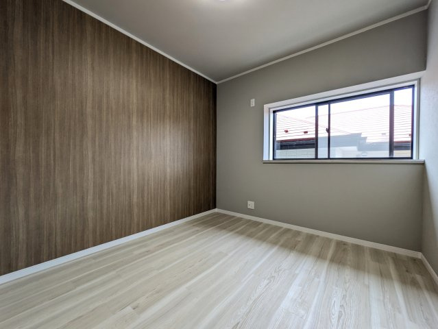 家に求めるもの、それは【保土ケ谷区仏向西】リノベーション戸建の洋室|スタンダードな洋室です