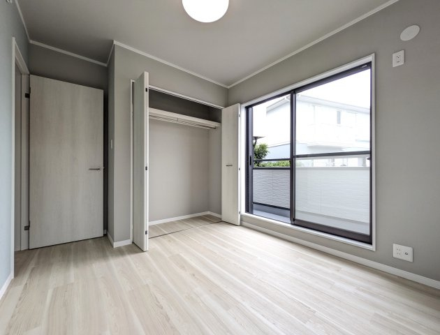 家に求めるもの、それは…【保土ケ谷区仏向西】戸建リノベーション戸建の洋室|落ち着いた色調の洋室です