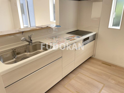 【キッチン】 | 山形市小白川町5号棟【新築建売】 | 広々ワイドなキッチンは料理がしやすく快適です。