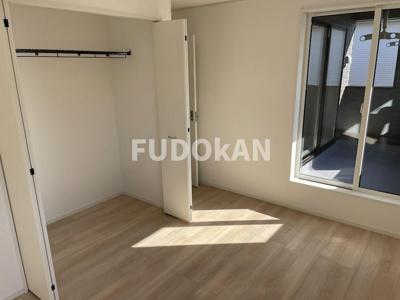 【寝室】 | 山形市小白川町5号棟【新築建売】 | 大きいベットを置いてもスペースの取れる寝室です。