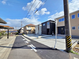 【前面道路含む現地写真】