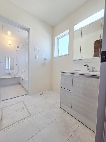 【洗面所】 | 知多市八幡堀切　3号棟