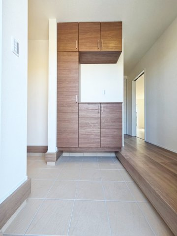 【玄関】 | 知多市八幡堀切　3号棟