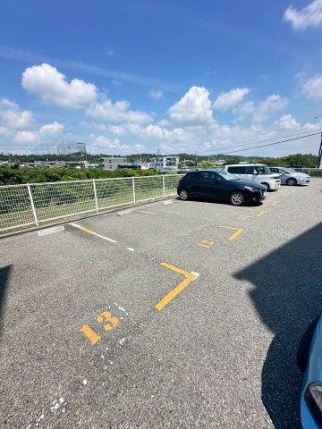 リバティビルの駐車場
