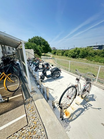 リバティビルの駐車場