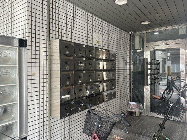 アミティ市大前のエントランス