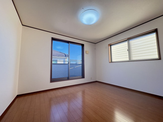 【洋室】 | 南区下溝 中古戸建て | 2面採光・南向き：洋室7.5帖