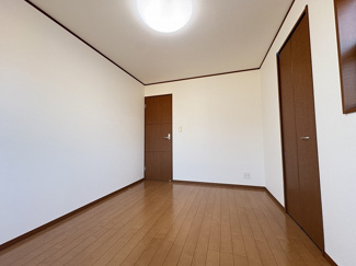 【洋室】 | 南区下溝 中古戸建て | 洋室6帖別角度