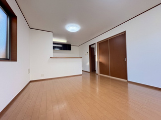 【居間・リビング】 | 南区下溝 中古戸建て | LDK別角度