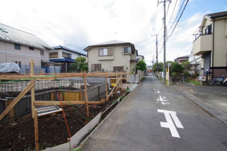 【前面道路含む現地写真】 | 【仲介手数料無料！！】日野市西平山5丁目　新築戸建て（全2棟）1号棟　3980万円
