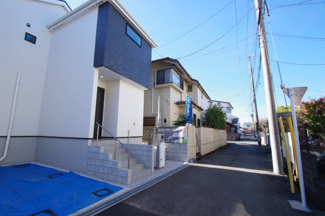 【前面道路含む現地写真】