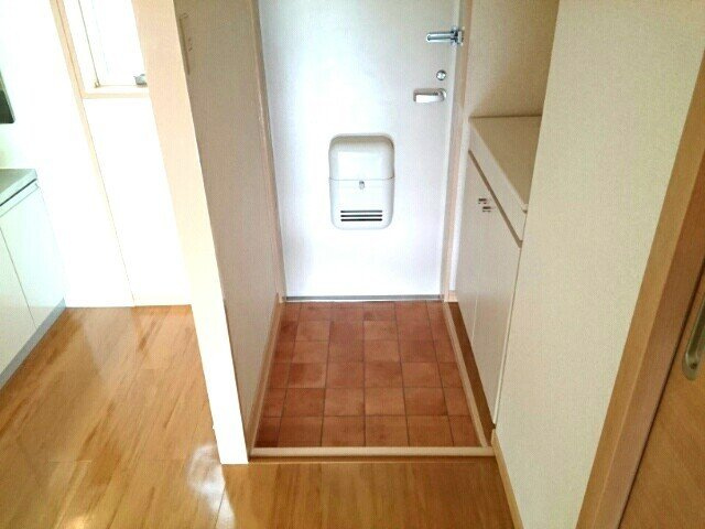 パークヒル光明の玄関|収納もある玄関です