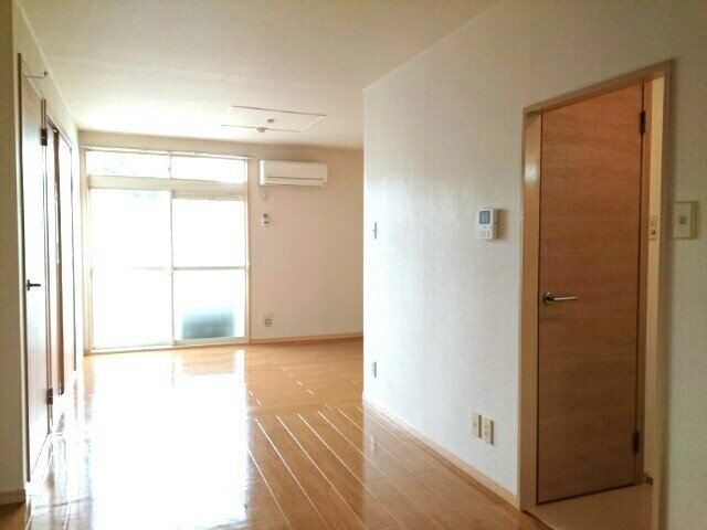 パークヒル光明の居間・リビング|ゆったりとしたリビングです