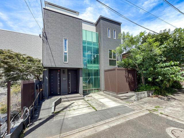 練馬区石神井台４丁目の中古一戸建の前面道路含む現地写真|■外観写真（昼間）☆２０１１… 
