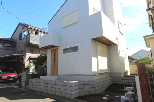 小川町１丁目新築住宅の外観|西武拝島線「東大和市」駅徒歩13分。「高田馬場」駅や「西武新宿」駅まで直通で30分台なので、都心へのアクセスもスムーズ＆快適です♪