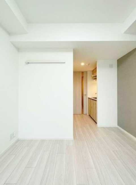 ベルファース三軒茶屋　フリーレント1か月　礼金0　築浅の居間・リビング