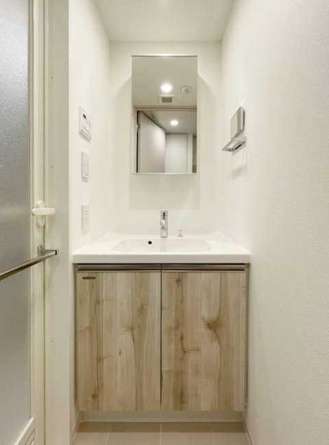 ベルファース三軒茶屋　フリーレント1か月　礼金0　築浅の洗面所