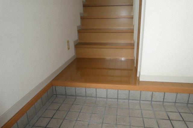 グランシード三宅の玄関