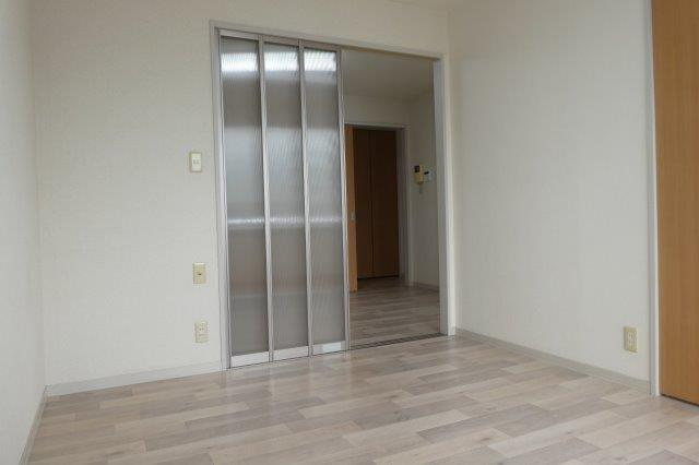 グランシード三宅の洋室