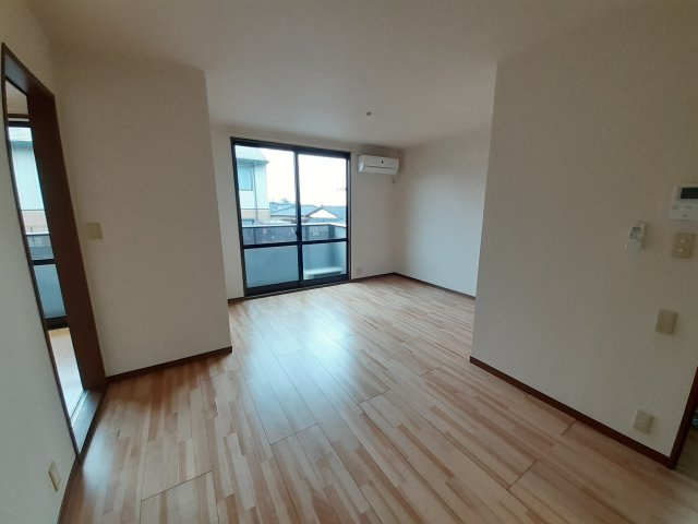 サンビレッジ七番館の居間・リビング|※同タイプの部屋写真です