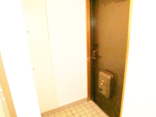 クリスタル葵の玄関|玄関にシューズBOXあり