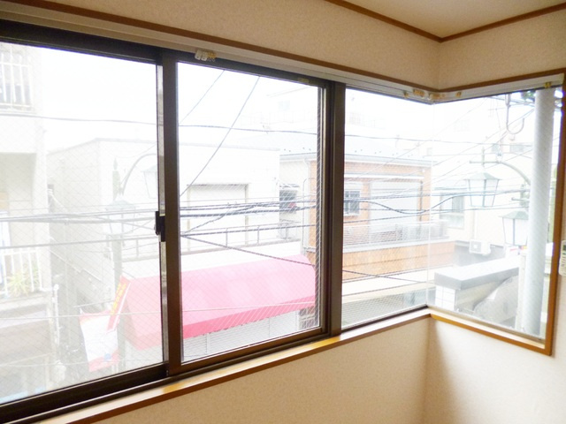 クリスタル葵の内装|窓が多いので明るいです！