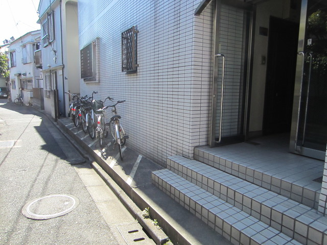 クリスタル葵のその他共用部分|自転車置き場もございます♪