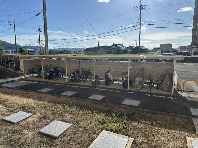 サンライズマンション岩出Ⅹの駐輪場