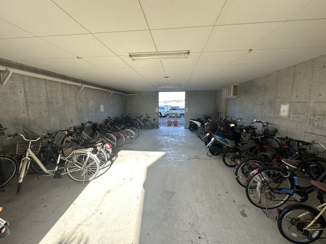 サンライズマンション岩出Ⅹの駐輪場