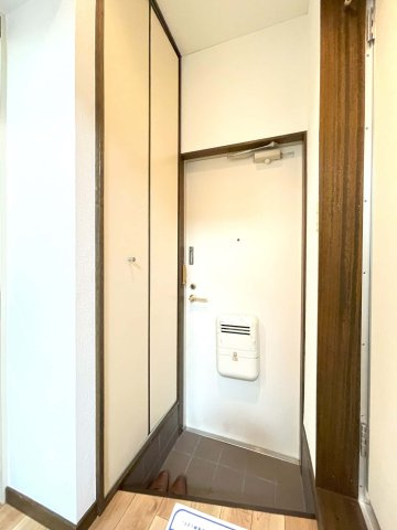 コーポミヤBの玄関