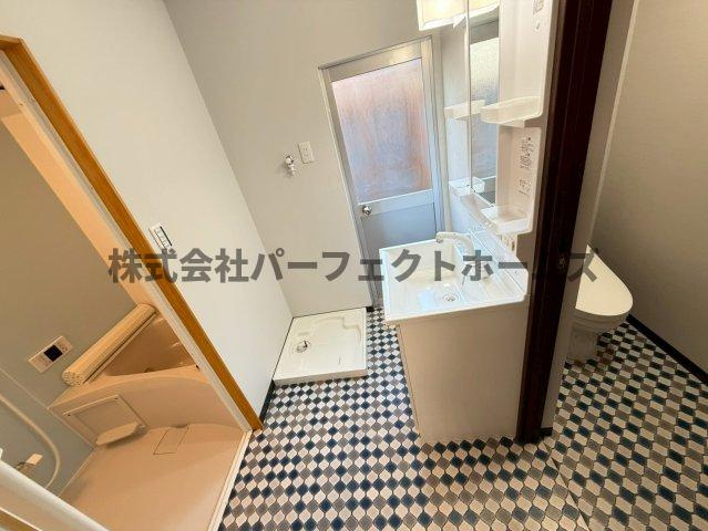 クラテル大利の洗面所|明るい洗面所です