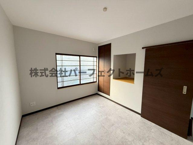 クラテル大利の洋室|落ち着いた色調の洋室です