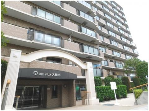 朝日パリオ入間市のエントランス