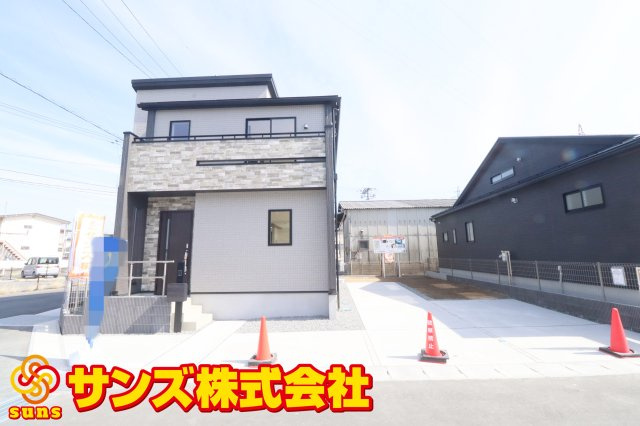 郡山市芳賀３丁目　　　１号棟　　　芳賀小学校、郡山第４中学区の外観|南西側から見た駐車場を含む外観