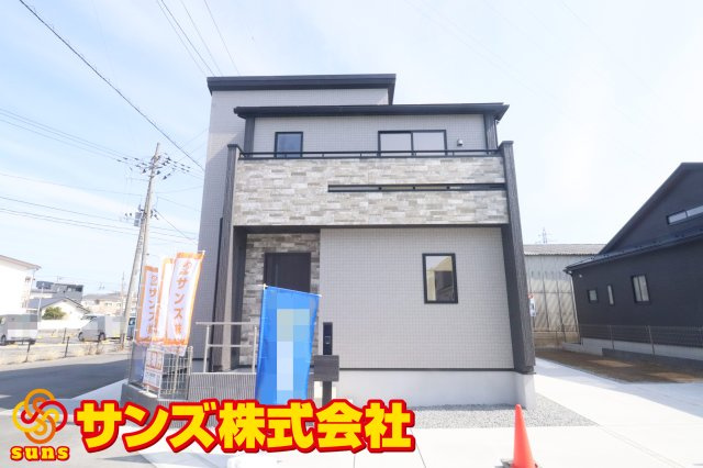 郡山市芳賀３丁目　　　１号棟　　　芳賀小学校、郡山第４中学区の外観|西側から見た駐車場を含む外観